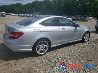 Trzecie zdjęcie samochodu z tyłu: 2012 MERCEDES-BENZ C 250 VIN:WDDGJ4HB8CF901892 - miniatura