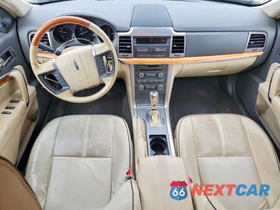 Zdjęcie 8 z 12 samochodu: 2010 LINCOLN MKZ VIN:3LNHL2GC5AR638585 - miniatura