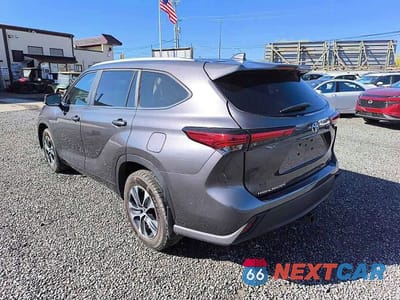 Drugie zdjęcie samochodu z przodu: 2023 TOYOTA HIGHLANDER XLE VIN:5TDKDRAH4PS029336 - miniatura