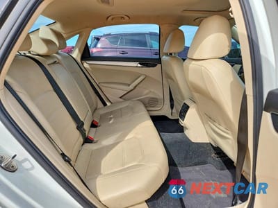 Zdjęcie 10 z 12 samochodu: 2019 VOLKSWAGEN PASSAT WOLFSBURG VIN:1VWLA7A32KC012029 - miniatura
