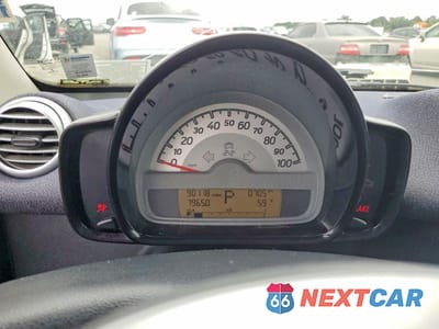 Zdjęcie 9 z 12 samochodu: 2015 SMART FORTWO PURE VIN:WMEEJ3BA1FK805658 - miniatura