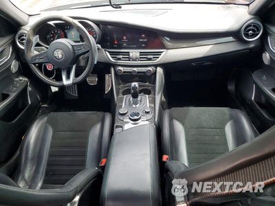 Zdjęcie 8 z 12 samochodu: 2018 ALFA ROMEO GIULIA QUADRIFOGLIO VIN:ZARFAEAV1J7581909 - miniatura