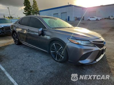 Czwarte zdjęcie samochodu z boku: 2018 TOYOTA CAMRY XSE VIN:4T1B61HK6JU105862 - miniatura