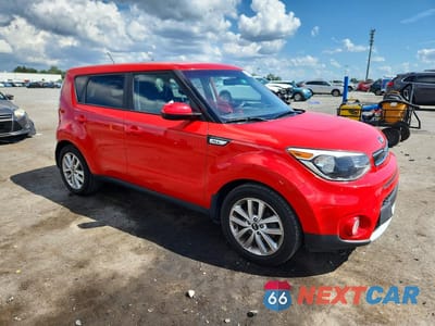 Czwarte zdjęcie samochodu z boku: 2018 KIA SOUL + VIN:KNDJP3A5XJ7545577 - miniatura