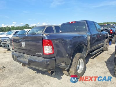 Trzecie zdjęcie samochodu z tyłu: 2021 RAM 3500 BIG HORN VIN:3C63RRHLXMG689141 - miniatura