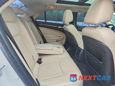 Zdjęcie 10 z 12 samochodu: 2016 CHRYSLER 300C VIN:2C3CCAEG7GH147748 - miniatura