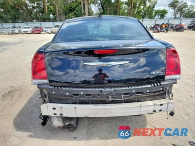 Zdjęcie 6 z 12 samochodu: 2019 CHRYSLER 300 S VIN:2C3CCABGXKH590716 - miniatura