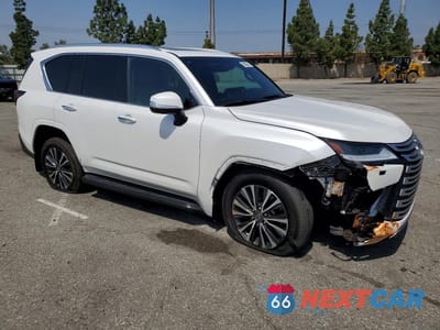 Czwarte zdjęcie samochodu z boku: 2024 LEXUS LX 600 PREMIUM VIN:JTJAB7CXXR4052240 - miniatura