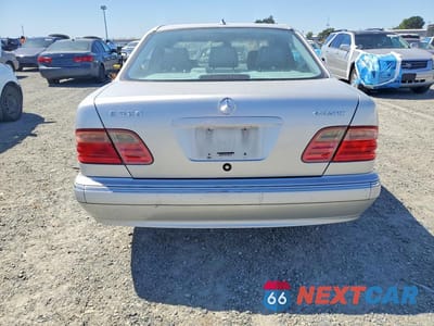 Zdjęcie 6 z 12 samochodu: 2002 MERCEDES-BENZ E 320 4MATIC VIN:WDBJF82J82X072838 - miniatura