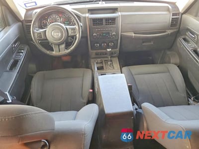Zdjęcie 8 z 13 samochodu: 2011 JEEP LIBERTY SPORT VIN:1J4PN2GK7BW545643 - miniatura
