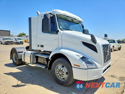 2020 VOLVO VNR SEMI TRUCK 4V4W39EH6LN262282 - główne zdjęcie licytacji z USA - miniatura