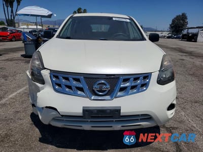 Piąte zdjęcie samochodu w środku: 2014 NISSAN ROGUE SELECT S VIN:JN8AS5MT1EW611597 - miniatura