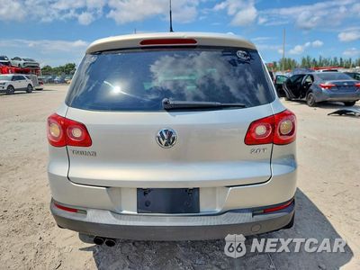 Zdjęcie 6 z 12 samochodu: 2010 VOLKSWAGEN TIGUAN S VIN:WVGAV7AX0AW520963 - miniatura