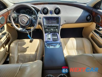 Zdjęcie 8 z 13 samochodu: 2013 JAGUAR XJ VIN:SAJWA1C71D8V44554 - miniatura