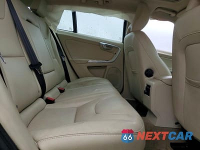 Zdjęcie 10 z 12 samochodu: 2015 VOLVO V60 PREMIER+ VIN:YV140MEC8F1210614 - miniatura