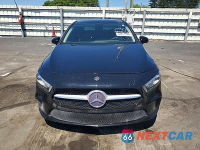 Piąte zdjęcie samochodu w środku: 2019 MERCEDES-BENZ A 220 VIN:WDD3G4EB9KW019307 - miniatura