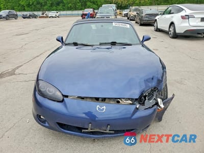 Piąte zdjęcie samochodu w środku: 2003 MAZDA MX-5 MIATA BASE VIN:JM1NB353430304649 - miniatura