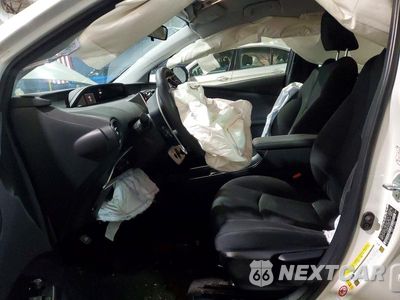 Zdjęcie 7 z 13 samochodu: 2016 TOYOTA PRIUS TWO VIN:JTDKBRFUXG3507630 - miniatura