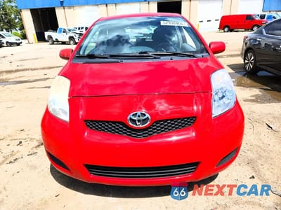 Piąte zdjęcie samochodu w środku: 2009 TOYOTA YARIS BASE VIN:JTDJT903X95237279 - miniatura