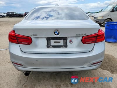 Zdjęcie 6 z 13 samochodu: 2016 BMW 320 XI VIN:WBA8E5G53GNU21479 - miniatura