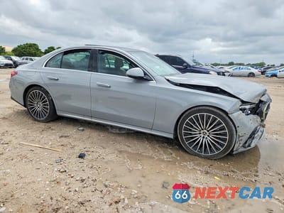 Czwarte zdjęcie samochodu z boku: 2025 MERCEDES-BENZ E 350 VIN:W1KLF4GBXSA135659 - miniatura