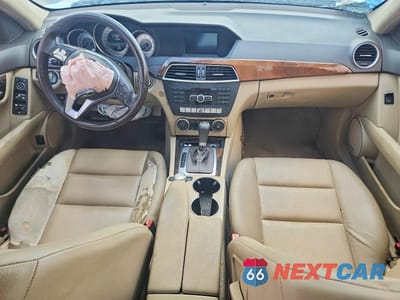 Zdjęcie 8 z 13 samochodu: 2014 MERCEDES-BENZ C 250 VIN:WDDGF4HBXEG233768 - miniatura