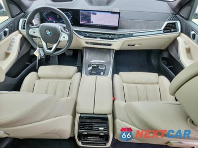 Zdjęcie 8 z 12 samochodu: 2025 BMW X7 XDRIVE40I VIN:5UX23EM01S9Z89639 - miniatura