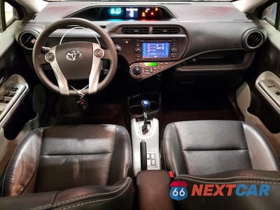 Zdjęcie 8 z 12 samochodu: 2012 TOYOTA PRIUS C FOUR VIN:JTDKDTB31C1023632 - miniatura