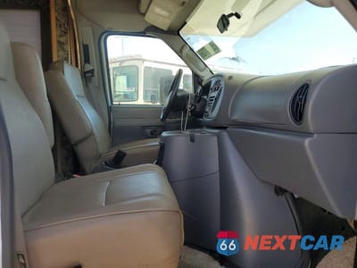 Piąte zdjęcie samochodu w środku: 2004 FORD ECONOLINE E450 SUPER DUTY CUTAWAY VAN VIN:1FDXE45S73HB27394 - miniatura