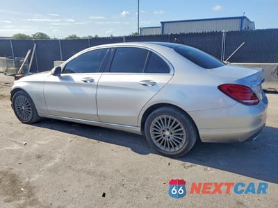 Drugie zdjęcie samochodu z przodu: 2015 MERCEDES-BENZ C 300 VIN:55SWF4JBXFU045519 - miniatura
