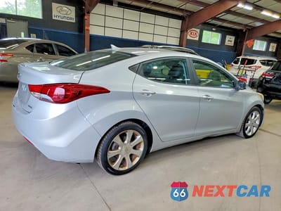 Trzecie zdjęcie samochodu z tyłu: 2013 HYUNDAI ELANTRA LIMITED VIN:5NPDH4AE9DH268050 - miniatura