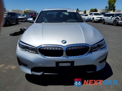Piąte zdjęcie samochodu w środku: 2019 BMW 330I VIN:WBA5R1C55KFH10052 - miniatura