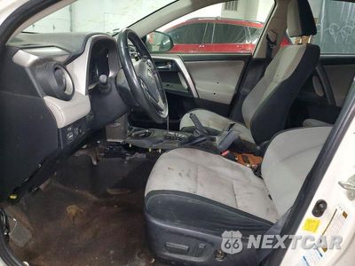Zdjęcie 7 z 12 samochodu: 2018 TOYOTA RAV4 XLE VIN:JTMRFREV4JJ222003 - miniatura