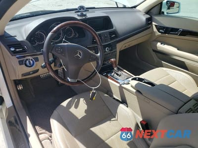 Zdjęcie 8 z 12 samochodu: 2011 MERCEDES-BENZ E 550 VIN:WDDKJ7CBXBF092168 - miniatura