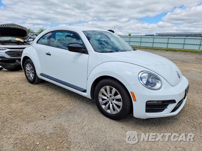 Czwarte zdjęcie samochodu z boku: 2017 VOLKSWAGEN BEETLE 1.8T VIN:3VWF17AT8HM621792 - miniatura
