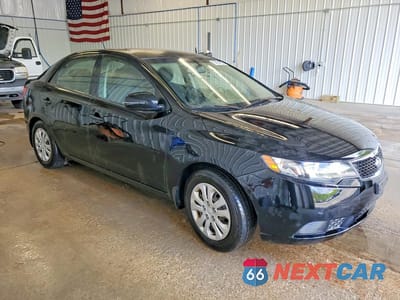 Czwarte zdjęcie samochodu z boku: 2012 KIA FORTE EX VIN:KNAFU4A20C5636427 - miniatura