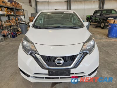 Piąte zdjęcie samochodu w środku: 2018 NISSAN VERSA NOTE S VIN:3N1CE2CP1JL364597 - miniatura