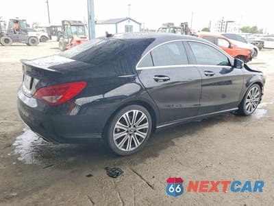 Trzecie zdjęcie samochodu z tyłu: 2019 MERCEDES-BENZ CLA 250 VIN:WDDSJ4EB2KN749885 - miniatura