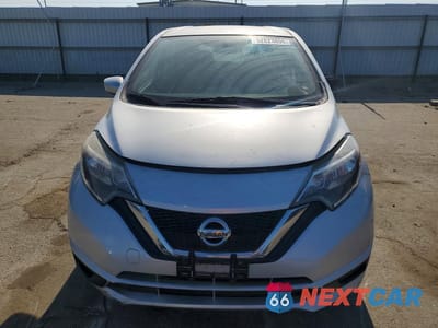 Piąte zdjęcie samochodu w środku: 2018 NISSAN VERSA NOTE SV VIN:3N1CE2CP3JL352189 - miniatura