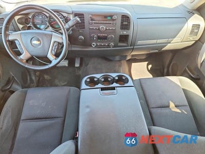 Zdjęcie 8 z 12 samochodu: 2011 CHEVROLET SILVERADO K1500 LT VIN:3GCPKSE30BG287118 - miniatura