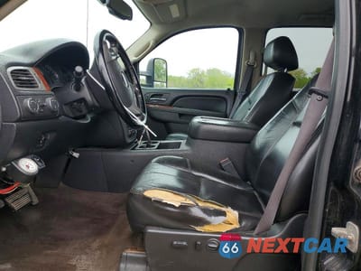 Zdjęcie 7 z 12 samochodu: 2011 GMC SIERRA K3500 SLT VIN:1GT424C85BF170827 - miniatura