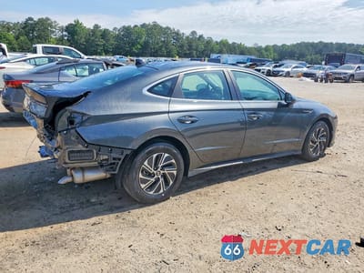 Trzecie zdjęcie samochodu z tyłu: 2026 HYUNDAI SONATA HYBRID BLUE VIN:KMHL24JJ0TA158080 - miniatura