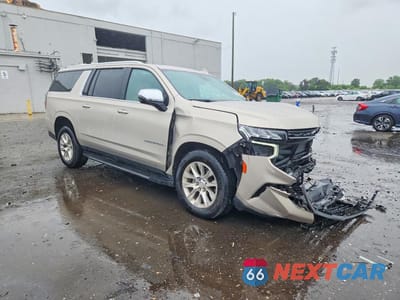 Czwarte zdjęcie samochodu z boku: 2021 CHEVROLET SUBURBAN K1500 PREMIER VIN:1GNSKFKD7MR162030 - miniatura