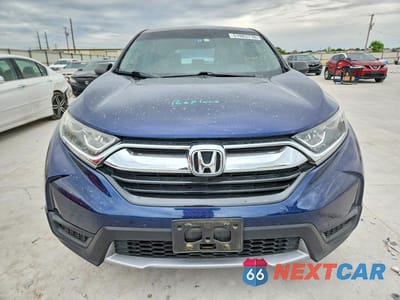 Piąte zdjęcie samochodu w środku: 2017 HONDA CR-V LX VIN:7FARW5H37HE000452 - miniatura