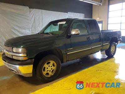 2001 CHEVROLET SILVERADO K1500 1GCEK19T21E235166 - główne zdjęcie licytacji z USA - miniatura