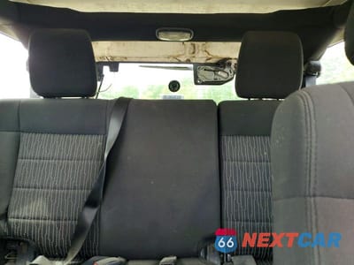 Zdjęcie 10 z 13 samochodu: 2011 JEEP WRANGLER UNLIMITED SAHARA VIN:1J4BA5H15BL532579 - miniatura