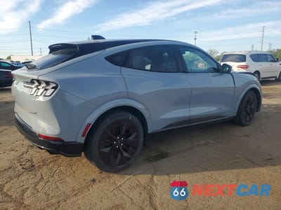 Trzecie zdjęcie samochodu z tyłu: 2025 FORD MUSTANG MACH-E GT VIN:3FMTK4SX4SMA19588 - miniatura