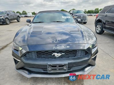 Piąte zdjęcie samochodu w środku: 2019 FORD MUSTANG VIN:1FATP8UH1K5115659 - miniatura