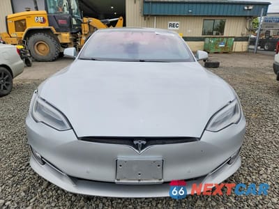 Piąte zdjęcie samochodu w środku: 2016 TESLA MODEL S VIN:5YJSA1E25GF175586 - miniatura