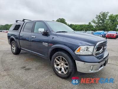 Czwarte zdjęcie samochodu z boku: 2019 RAM 1500 CLASSIC LARAMIE VIN:1C6RR6NM8KS707504 - miniatura
